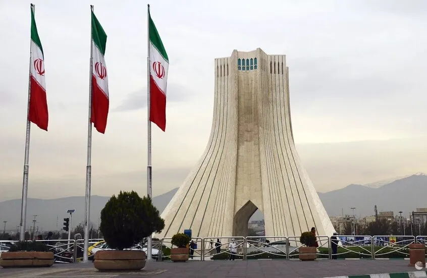 “واشنطن بوست”: أسبوعان من حرب إيران.. نظام طهران “صامد” وأهداف ترامب الكبرى “لم تتحقق”